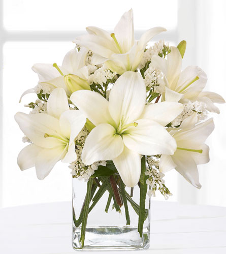 FTD's Lush Lily Bouquet